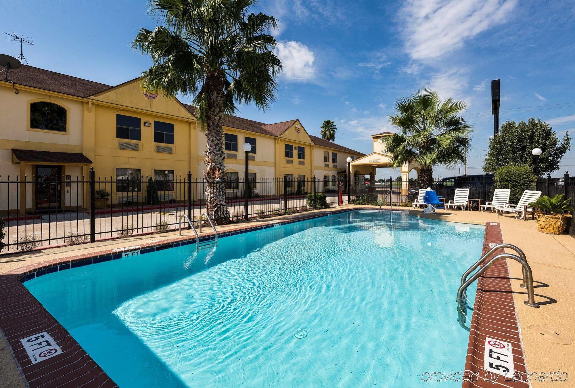 Days Inn By Wyndham Rosenberg Exterior foto